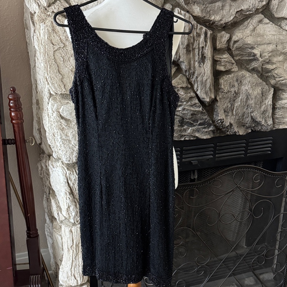 Elegant Black Sleeveless Dress